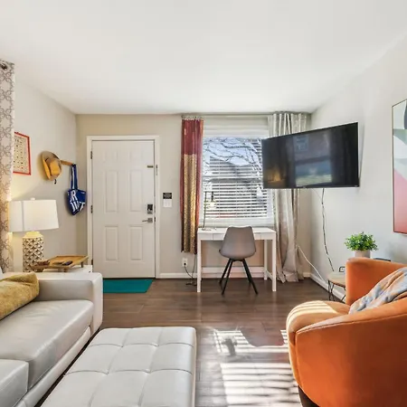 Family Friends And Free Parking Close To Downtown
